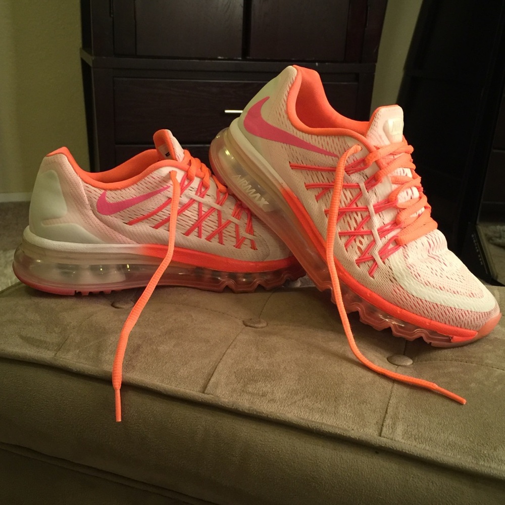 ⚡️SOLD⚡️NIKE AIRMAX Size 6 youth= Size 7.5 womens